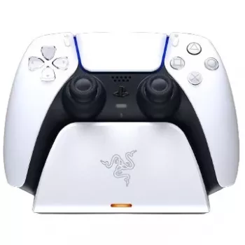 Įkrovimo stovelis Razer RC21-01900100-R3U1, skirtas PlayStation 5 valdikliams – baltas, įkrauna vieną valdiklį, komplekte USB-C į USB-A laidas