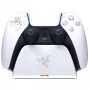 Įkrovimo stovelis Razer RC21-01900100-R3U1, skirtas PlayStation 5 valdikliams – baltas, įkrauna vieną valdiklį, komplekte USB-C į USB-A laidas
