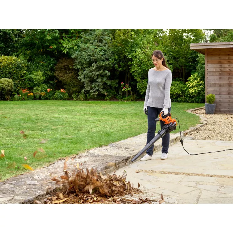 Kuprininis lapų pūstuvas Black & Decker BEBLV301-QS — 3000 W, oro greitis 206–404 km/h, 72 L maišas, 6 kg