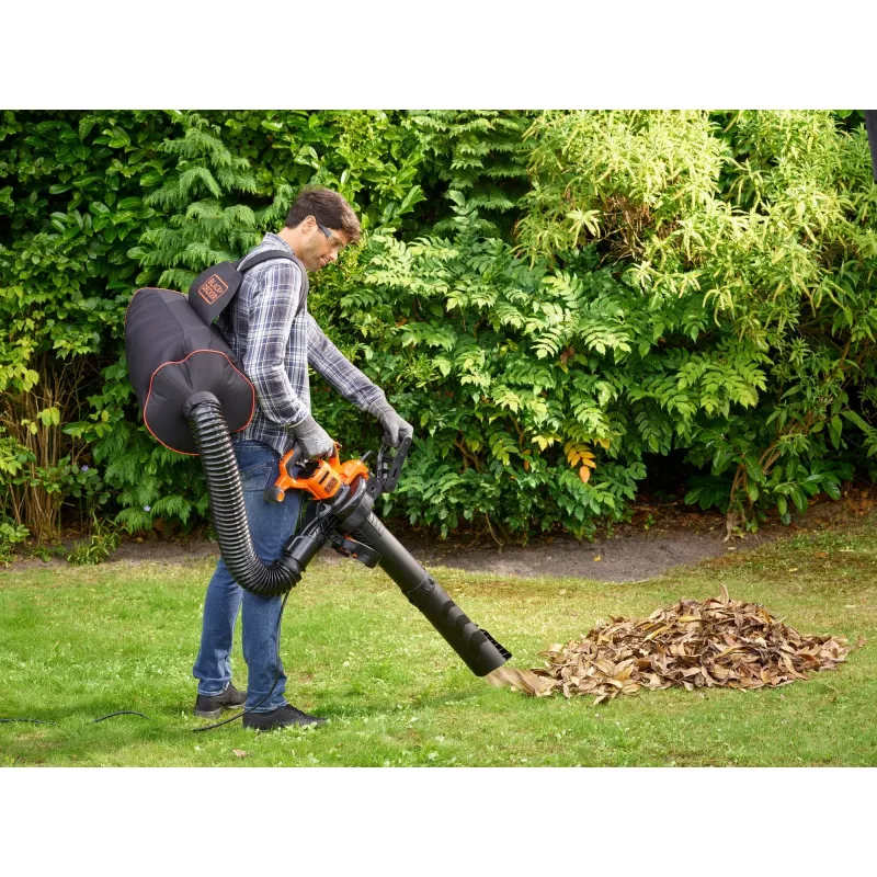 Kuprininis lapų pūstuvas Black & Decker BEBLV301-QS — 3000 W, oro greitis 206–404 km/h, 72 L maišas, 6 kg