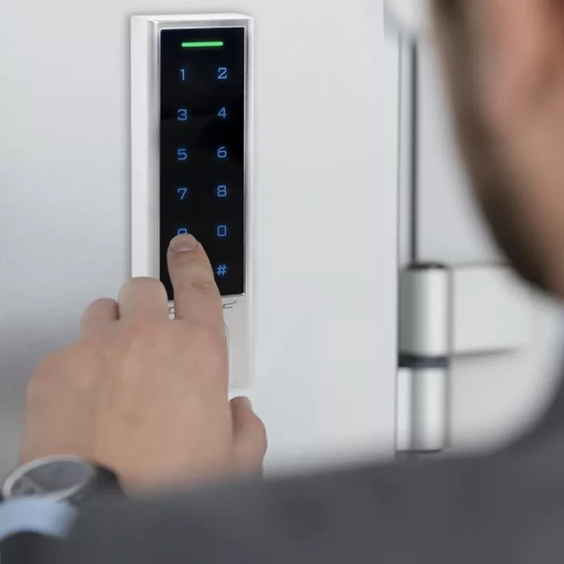 Qoltec 52448 spynų rinkinys TITAN su pirštų atspaudų skaitytuvu | RFID | BT 4.0 | Kodas | Kortelė | Raktų pakabukas | Durų skambutis | IP68 | EM