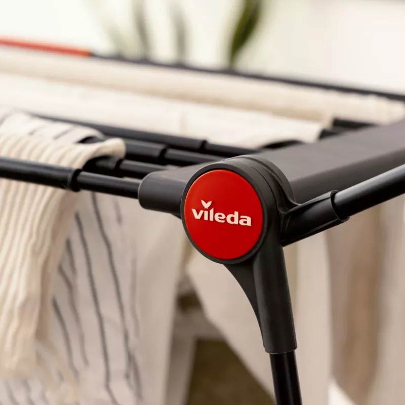 Džiovinimo stovas VILEDA Infinity Flex Ultimate Telescopic — juodas, dengtas aliuminis, 30 m džiovinimo erdvė, sulankstomas, su ratukais