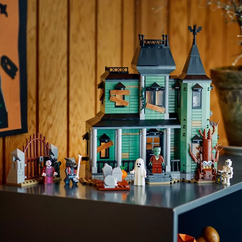 Konstruktorius LEGO Creator 3-in-1 Haunted House 31167 – 736 dalių, 3 modeliai, 5 minifigūrėlės