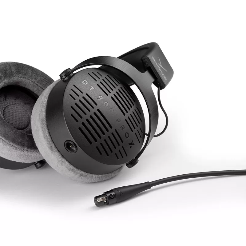 Studijinės ausinės Beyerdynamic DT 900 Pro X — atviros, uždengiančios ausis, laidinės, 48 Ω, 5–40 kHz, 3 m nuimamas laidas, juodos