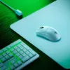 Žaidimų pelės ir kilimėlio rinkinys Razer Viper V3 Pro + Gigantus M – baltas