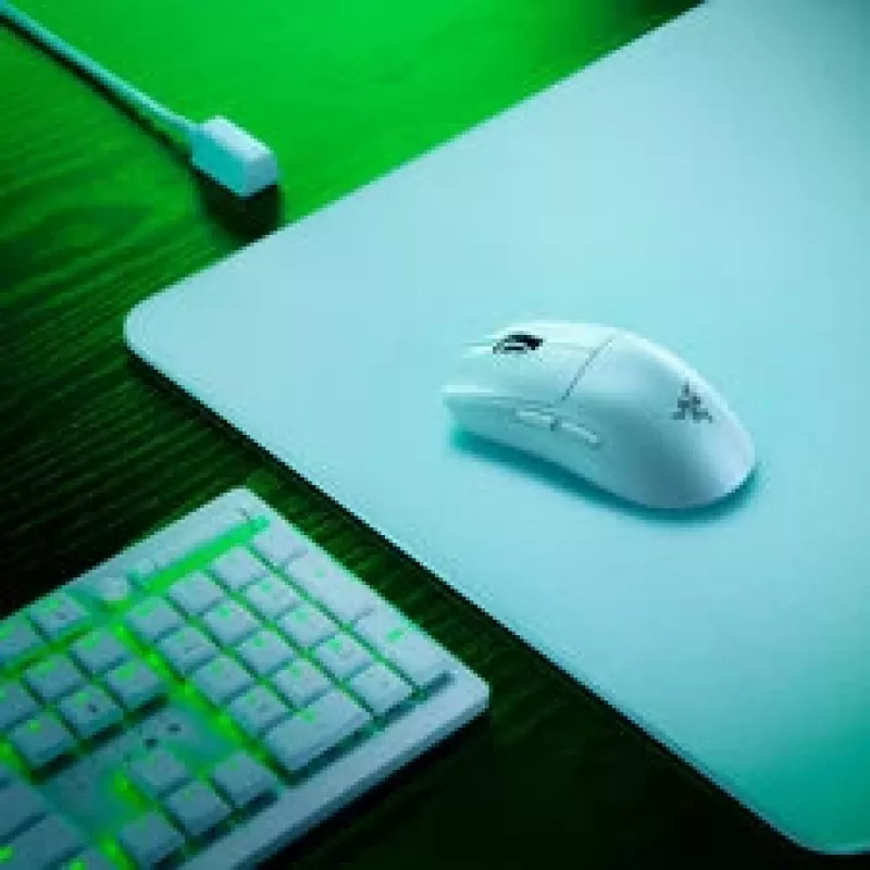 Žaidimų pelės ir kilimėlio rinkinys Razer Viper V3 Pro + Gigantus M – baltas
