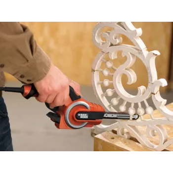 Juostinis šlifuotuvas Black & Decker KA902EK — 400 W, reguliuojamas greitis, šlifavimo plokštė 451×13 mm, 230 V, 3 m laidas, su dėklu