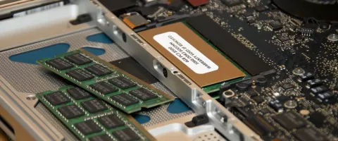 DDR5 operatyvioji atmintis įmonės kompiuteriams: talpos ir spartos sprendimų matrica