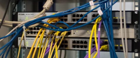 KVM perjungiklis serverinei ir biurui: praktinis gidas administratoriui