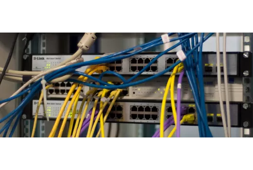 KVM perjungiklis serverinei ir biurui: praktinis gidas administratoriui