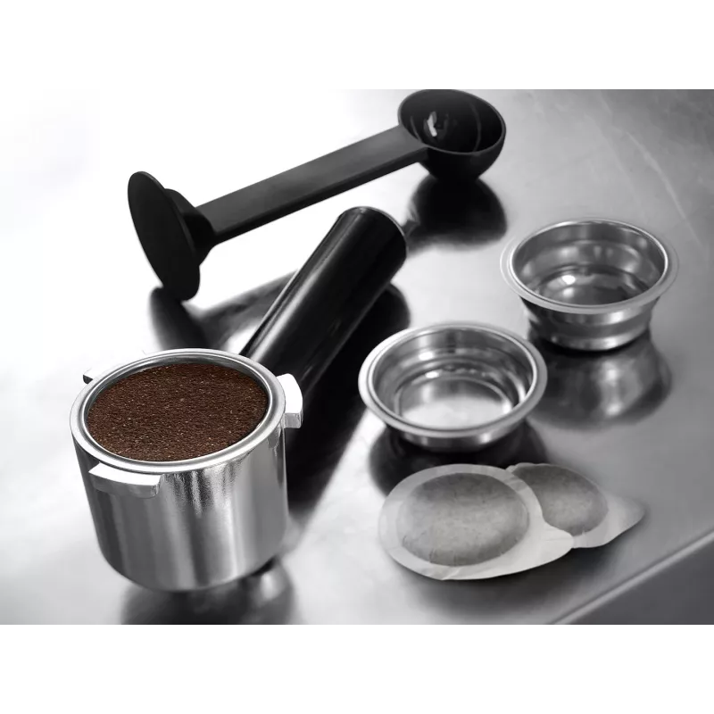 Espresso aparatas DeLonghi EC685.R 1,1 l, 15 bar, pusiau automatinis, garo vamzdelis, 2 puodelių talpa
