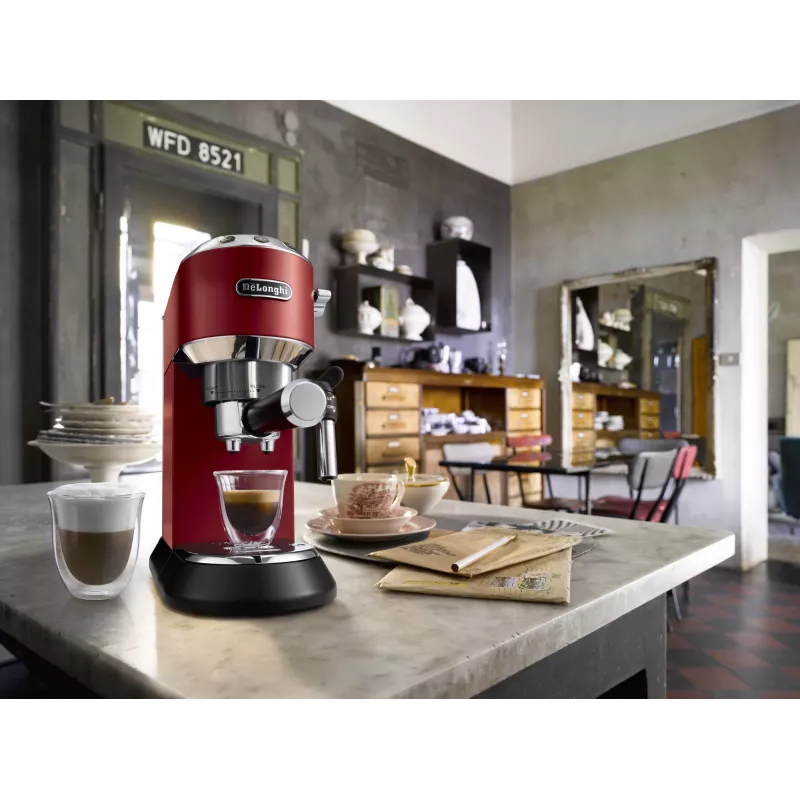 Espresso aparatas DeLonghi EC685.R 1,1 l, 15 bar, pusiau automatinis, garo vamzdelis, 2 puodelių talpa