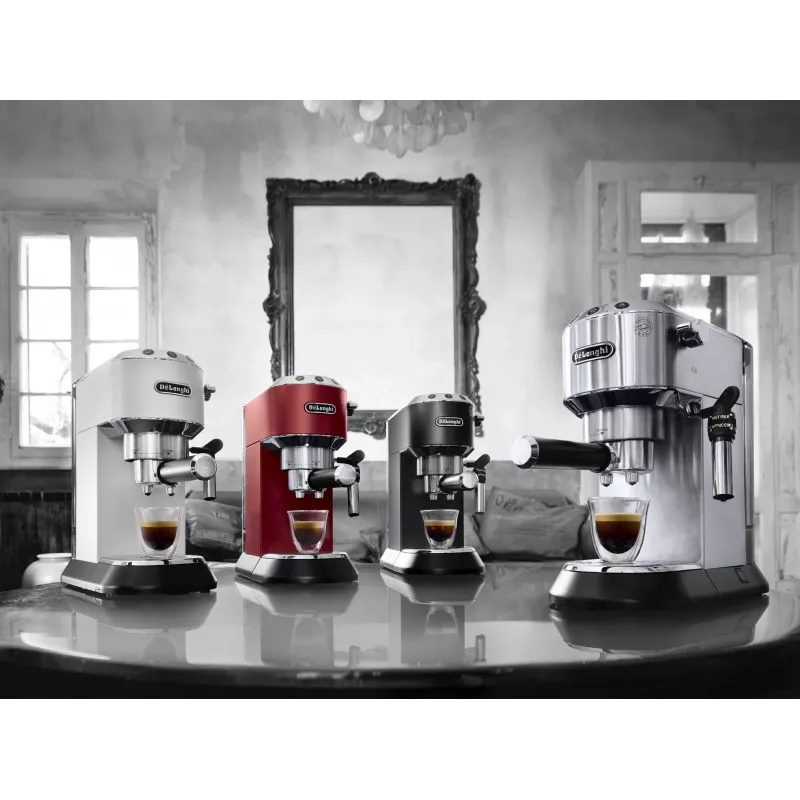 Espresso aparatas DeLonghi EC685.R 1,1 l, 15 bar, pusiau automatinis, garo vamzdelis, 2 puodelių talpa