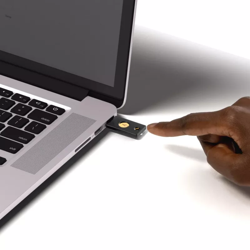USB atmintinė Yubico 5 FIPS USB-A NFC saugos raktas