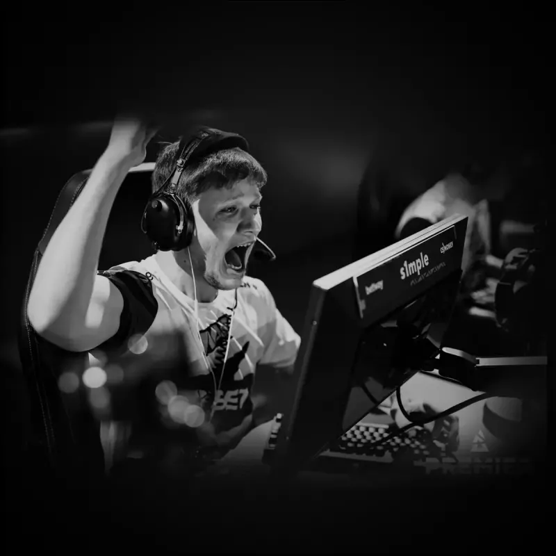 LOGITECH G PRO X SUPERLIGHT Wireless – žaidimų pelė, 63 g, HERO jutiklis, juoda