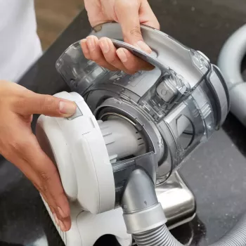 Nešiojamas dulkių siurblys Black & Decker PD1820L-QW — 18V Li-Ion, 1,5Ah, 0,56L be maišelio, 15 min veikimo