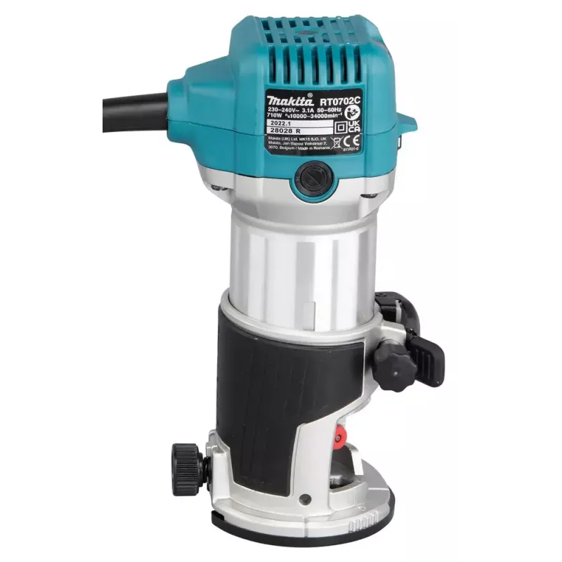 Maršrutizatorius Makita RT0702CX2J — 710 W, 10 000–34 000 aps./min., 8 mm įvorė, 0–40 mm gylis, 1,8 kg