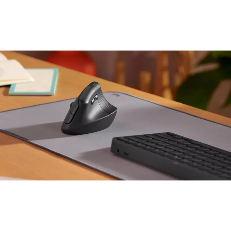 LOGITECH Lift vertikali ergonominė pelė – dešinei rankai – belaidė – grafito juoda