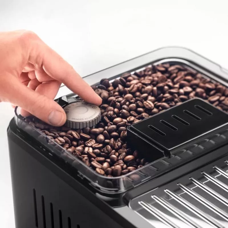Espresso aparatas De’Longhi ECAM450.65.S — pilnai automatinis, 1,8 L, 300 g, 19 bar, sumontuotas malūnėlis, Wi‑Fi, TFT ekranas