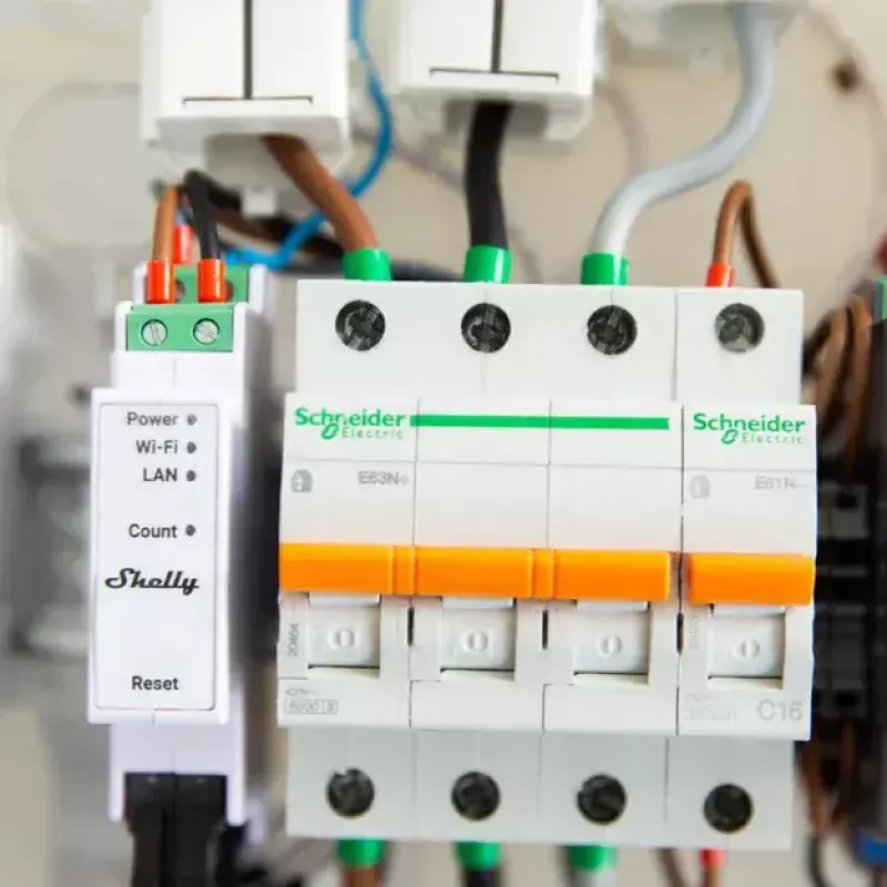 Shelly Pro 3EM trifazis energijos skaitiklis AC iki 120 A 50-60 Hz
