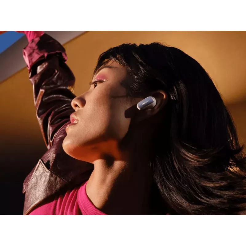 Bose QuietComfort Ultra belaidės ausinės su triukšmo slopinimu – baltos
