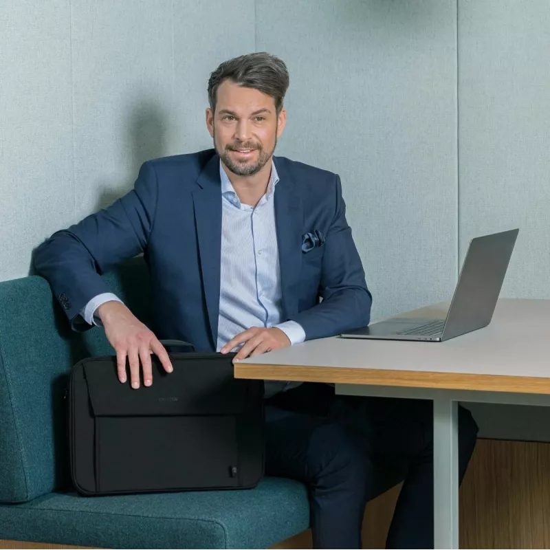 DICOTA Eco Multi Plus Base – dėklas nešiojamam kompiuteriui 14–15,6 col. – juoda / 300d rPET poliesteris