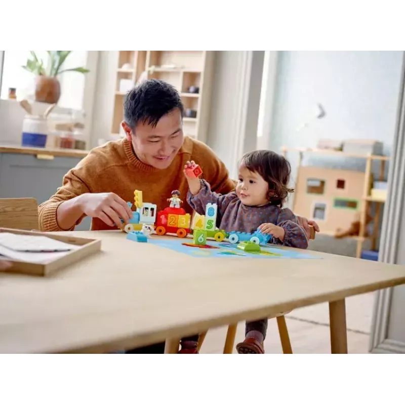 LEGO DUPLO traukinys su skaičiais 10954 – ankstyvojo mokymosi traukinys su sunumeruotais vagonais skaičiavimui ir rūšiavimui