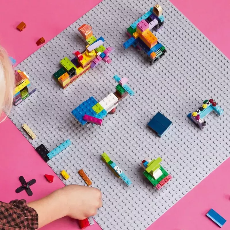 LEGO Classic pilka statybinė plokštė 48×48 smeigių 11024 (380 × 380 mm)