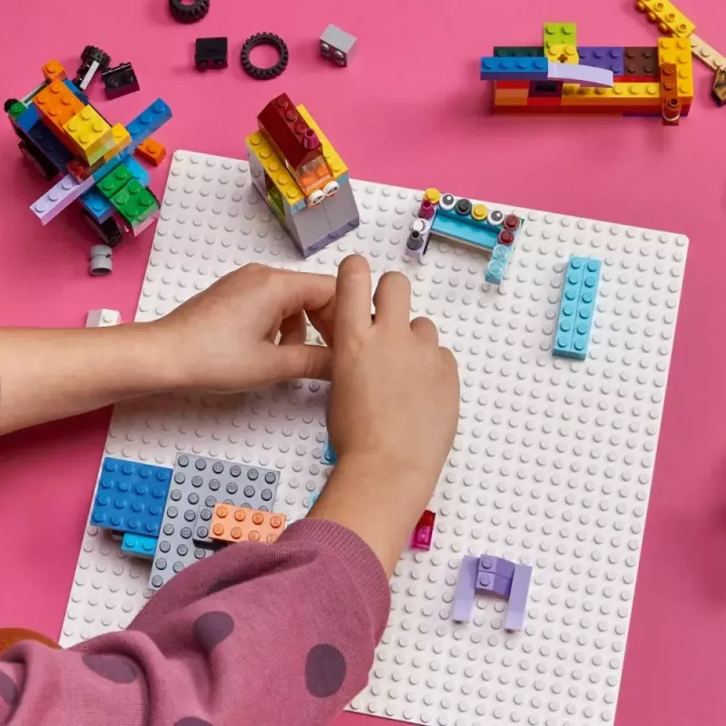 LEGO statybinė plokštė 11026 – pagrindas 32x32 smaigaliai, balta