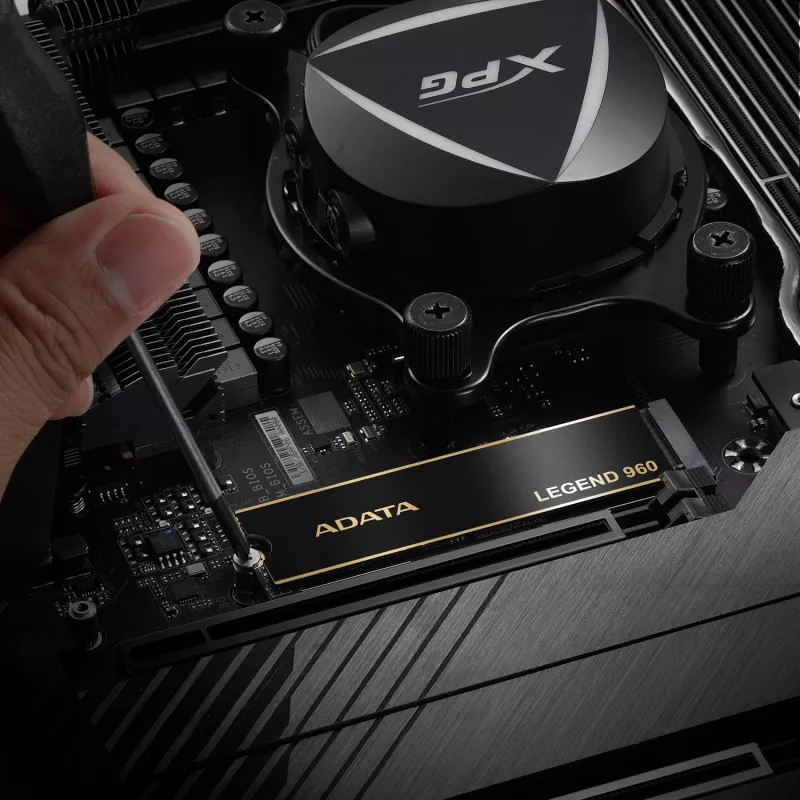 SSD M.2 1 TB ADATA LEGEND 960 PCIe 4.0 NVMe, 7400/6000 MB/s, 3D NAND, SMI SM2264, HW šifravimas, radiatoriaus plokštė