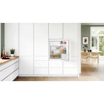 Bosch Serie 2 KIL22NSE0 kombinuotas šaldytuvas-šaldiklis įmontuojamas 119 L baltas
