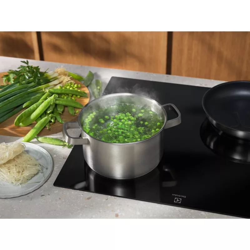 Indukcinė kaitlentė Electrolux Serie 300 LIB60420CK, juoda, įmontuojama, 59 cm, 4 zonos