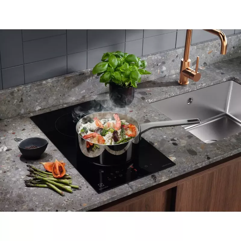 Indukcinė kaitlentė Electrolux LIT30230C — 2 zonų, įmontuojama, 29 cm, juoda, liečiamas valdymas