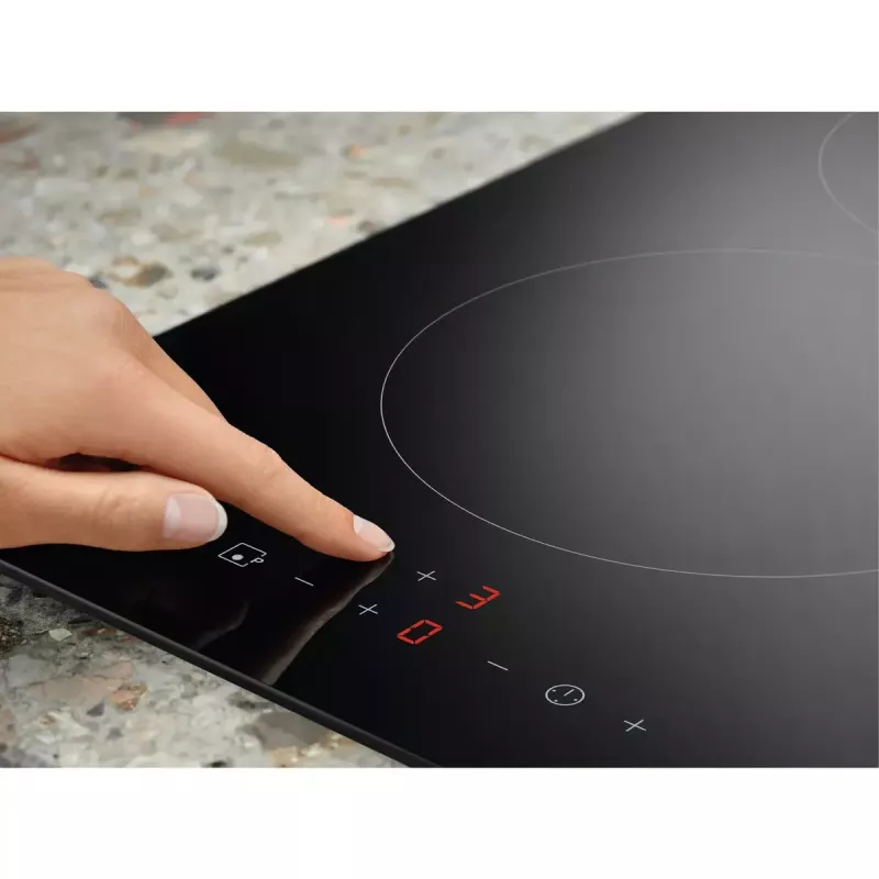 Indukcinė kaitlentė Electrolux LIT30230C — 2 zonų, įmontuojama, 29 cm, juoda, liečiamas valdymas