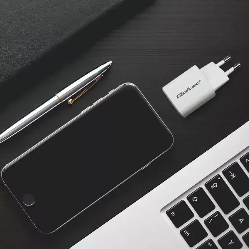 QOLTEC Įkroviklis 50763 — Vidinis AC Greitasis Įkroviklis 35 W, USB-C PD 3.0 + USB-A, 5–20 V, Baltas