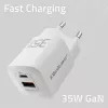QOLTEC Įkroviklis 50763 — Vidinis AC Greitasis Įkroviklis 35 W, USB-C PD 3.0 + USB-A, 5–20 V, Baltas