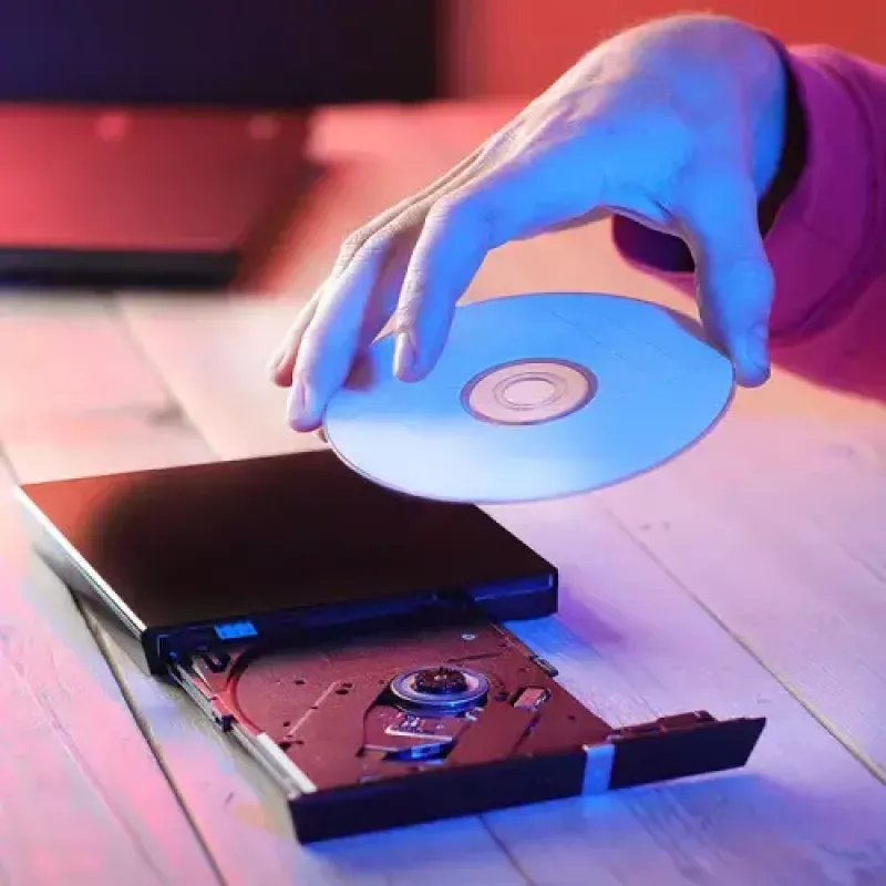 Išorinis DVD-RW optinis įrenginys Qoltec 51858, USB 2.0 & eSATA, dėklo įkėlimas, juodas, 24x CD / 8x DVD