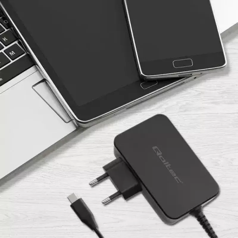 Qoltec 52388 GaN Power PRO 100 W USB-C PD sieninis greitasis įkroviklis 20 V 5 A juodas