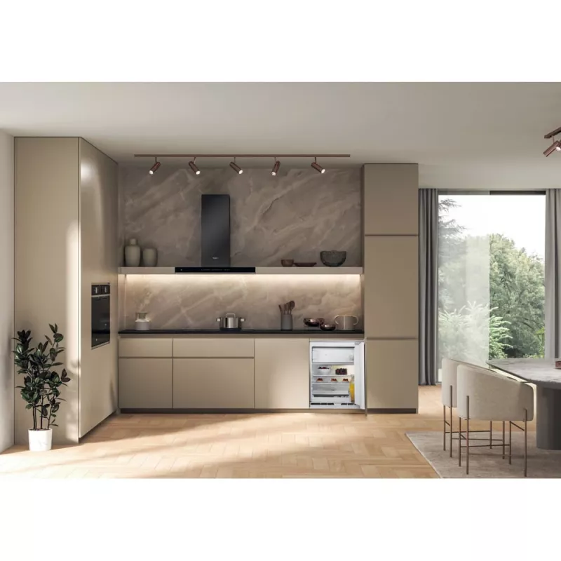 Whirlpool WBUF011 kombinuotas šaldytuvas po stalviršiu 126 L