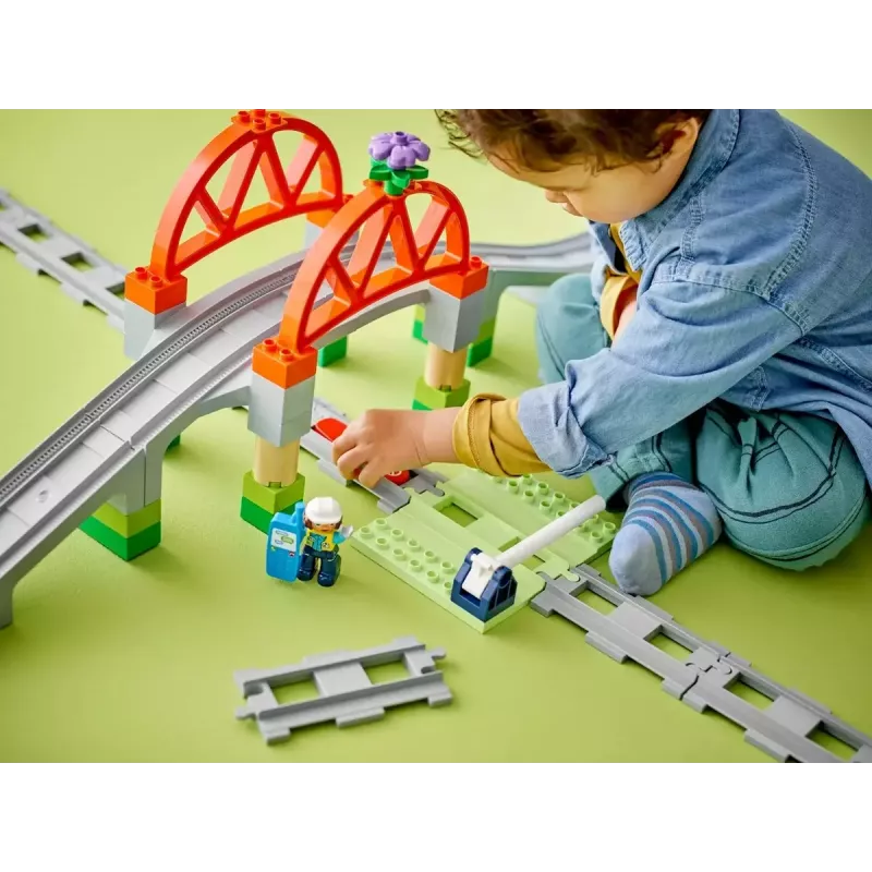 LEGO DUPLO Geležinkelio tiltas ir bėgių plėtinys 10426 – DUPLO geležinkelio tiltas ir lenkti bėgiai mažiems vaikams
