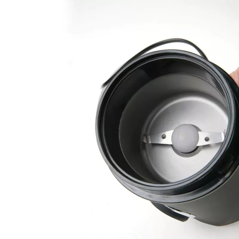 Kavamalė Black & Decker BXCG150E — 150 W, 50 g talpa, nerūdijančio plieno peiliai, mygtuko valdymas