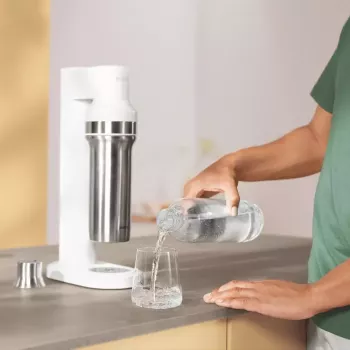 BRITA Carbonator 1046730 Baltas – kompaktiškas gazuoto vandens aparatas su 2 stikliniais buteliais
