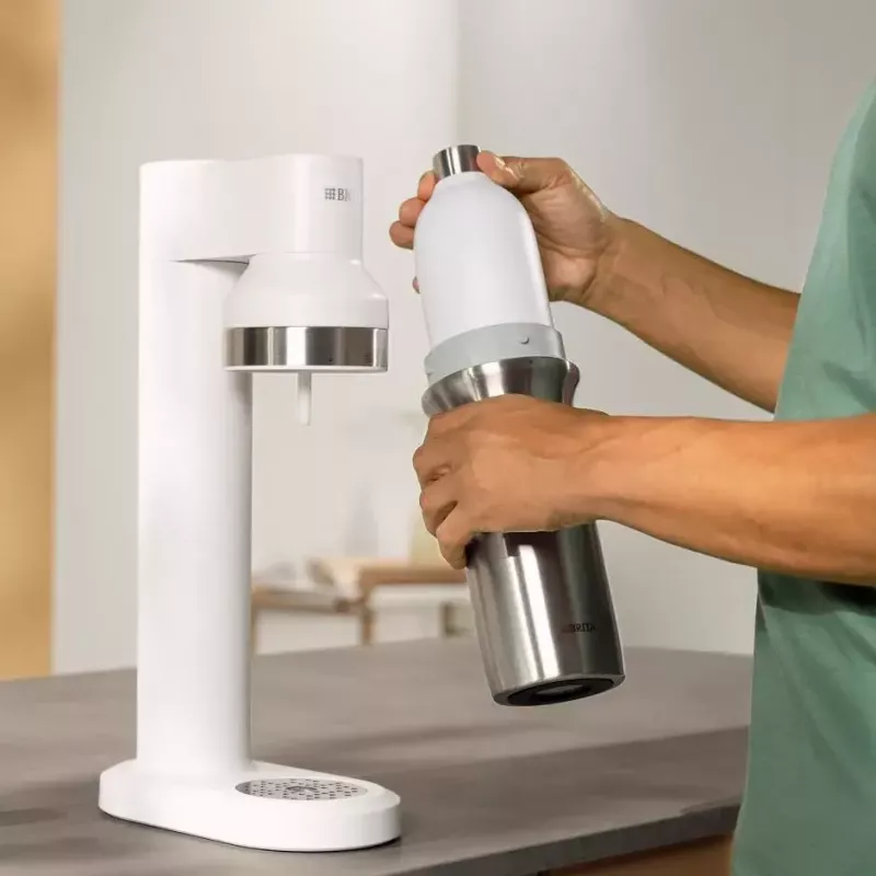 BRITA Carbonator 1046730 Baltas – kompaktiškas gazuoto vandens aparatas su 2 stikliniais buteliais