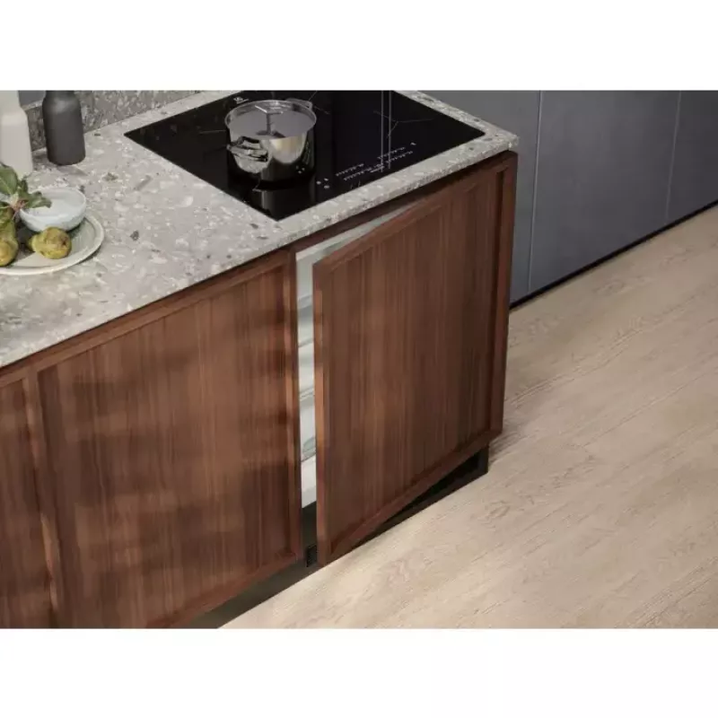 Įmontuojamas kombinuotas šaldytuvas Electrolux LFB3AE82R – 93 L talpa, 16 L viršutinis šaldiklis, jutiklinis valdymas, reversinės durelės, baltas