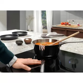 Electrolux Serie 500 EIT60433CT juoda įmontuojama 60 cm zoninė indukcinė kaitlentė 4 zonos