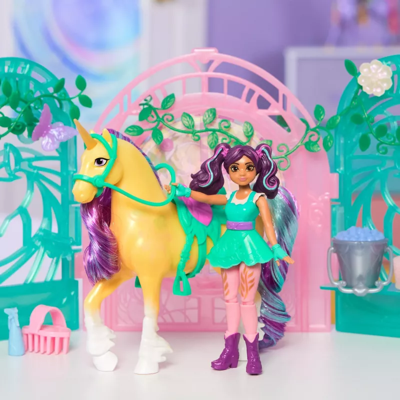 Unicorn Academy, Ava lėlė ir spalvą keičianti Leaf arklidės žaidimų rinkinys, Velykų dovanų idėja, 15 aksesuarų, lėlės ir vienaragiai mergaitėms nuo 4 metų