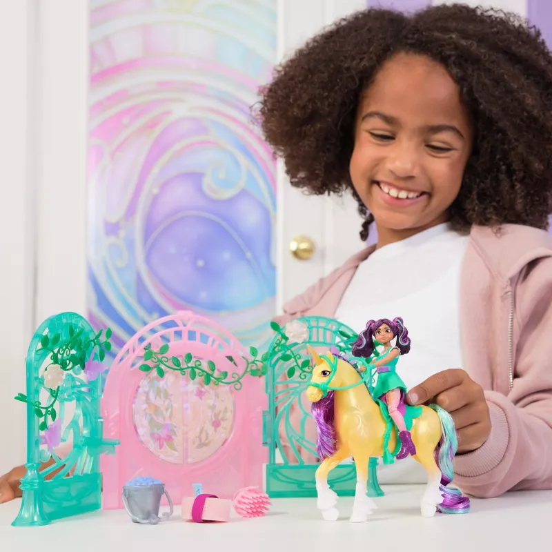 Unicorn Academy, Ava lėlė ir spalvą keičianti Leaf arklidės žaidimų rinkinys, Velykų dovanų idėja, 15 aksesuarų, lėlės ir vienaragiai mergaitėms nuo 4 metų