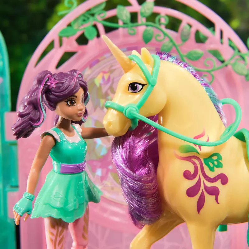 Unicorn Academy, Ava lėlė ir spalvą keičianti Leaf arklidės žaidimų rinkinys, Velykų dovanų idėja, 15 aksesuarų, lėlės ir vienaragiai mergaitėms nuo 4 metų