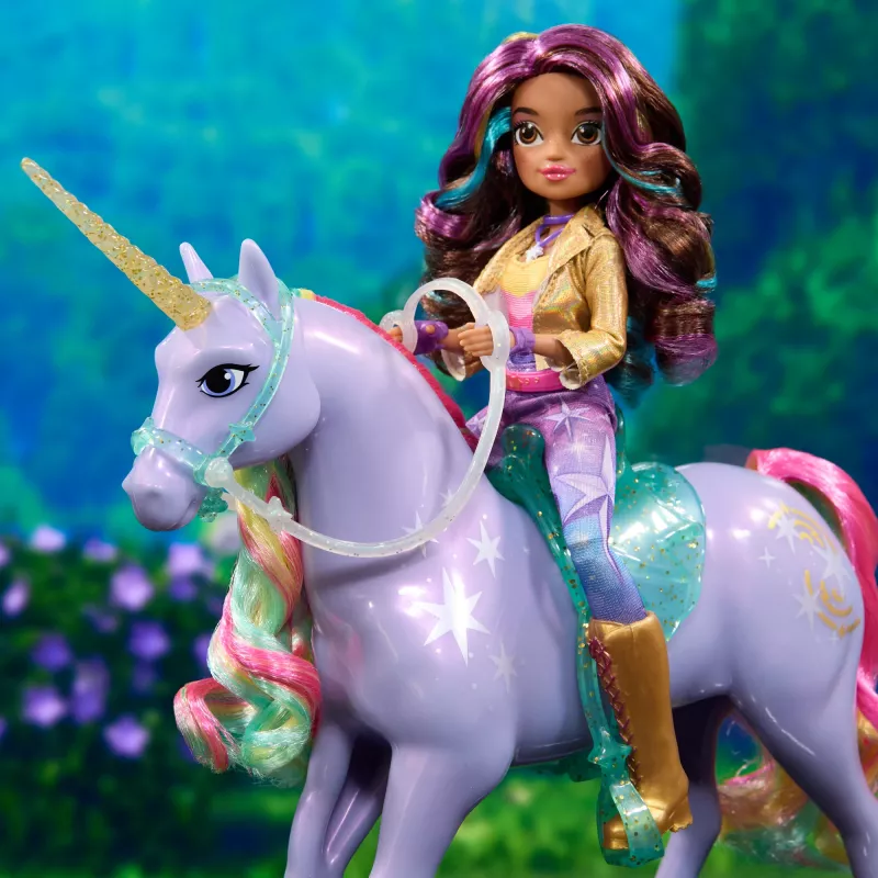 Spin Master Unicorn Academy Wildstar vienaragio figūrėlė 11 colių su permatomais balnu ir kamanomis, įvairiaspalvė, plastikas, nuo 4 metų