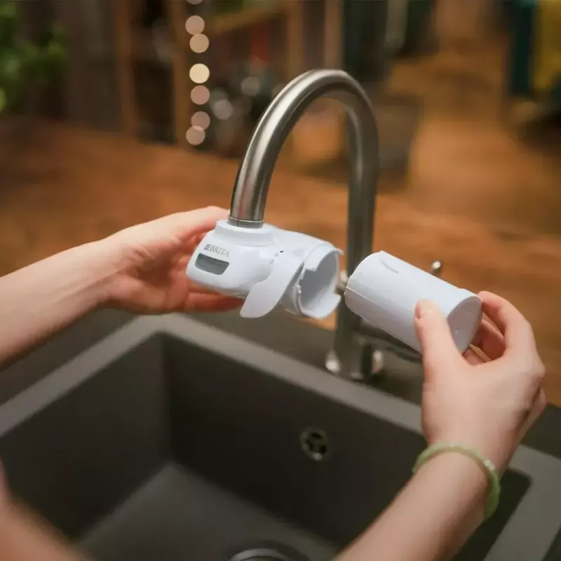BRITA ON TAP V CU CE2 keičiama kasetė vandens filtrui, 4 pakopų, 600 L talpa, balta